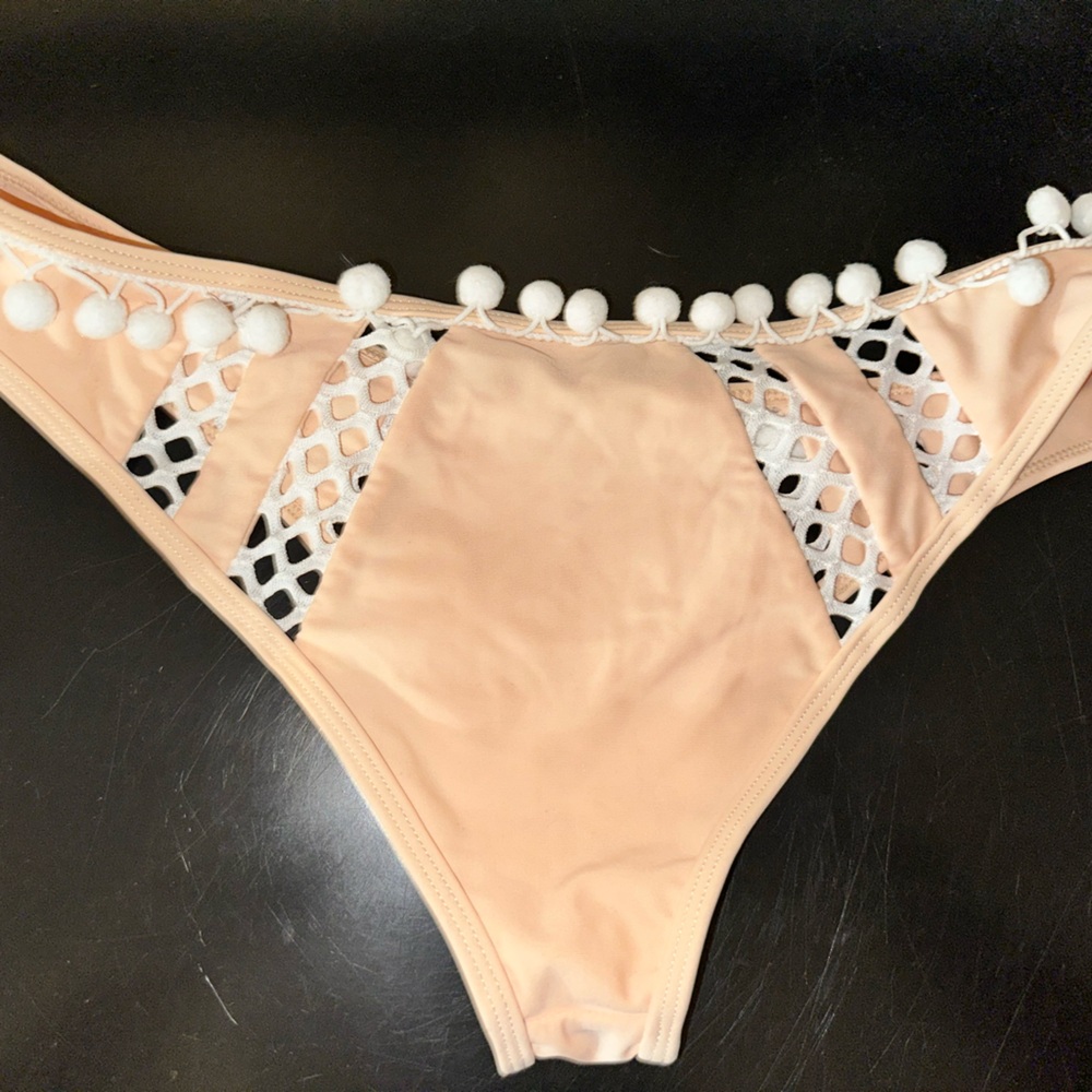 Tularosa Peach and White Bottom